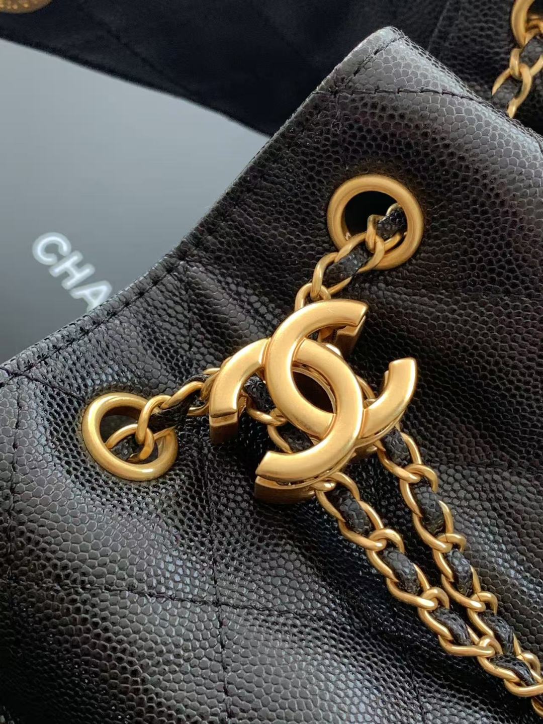Luxury 25 Small Handbag Grained Calfskin & Gold-Tone Metal Bag