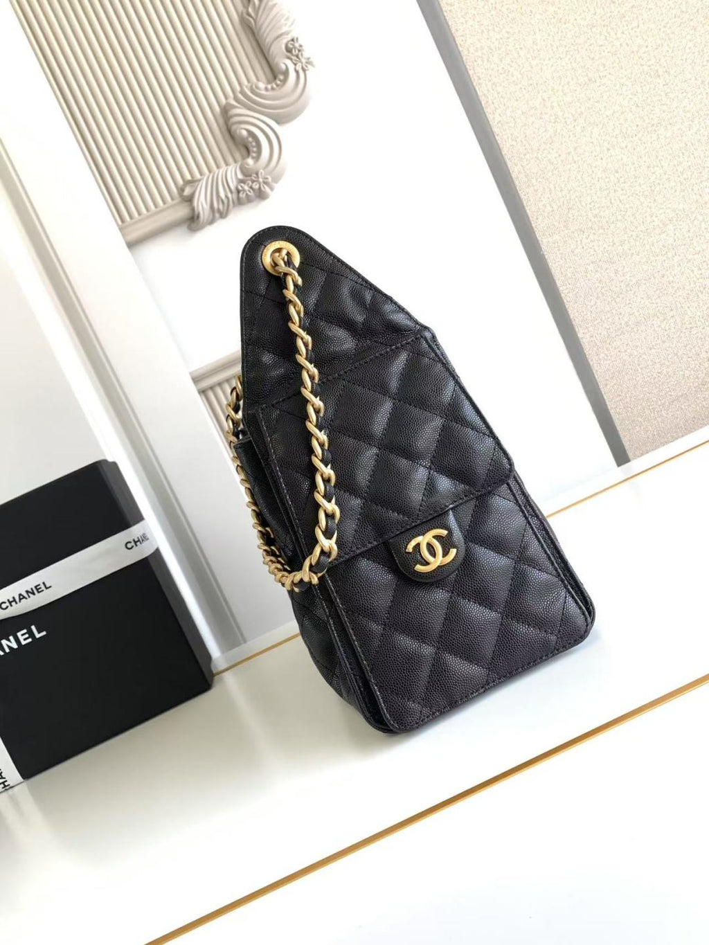 Luxury 25 Small Handbag Grained Calfskin & Gold-Tone Metal Bag