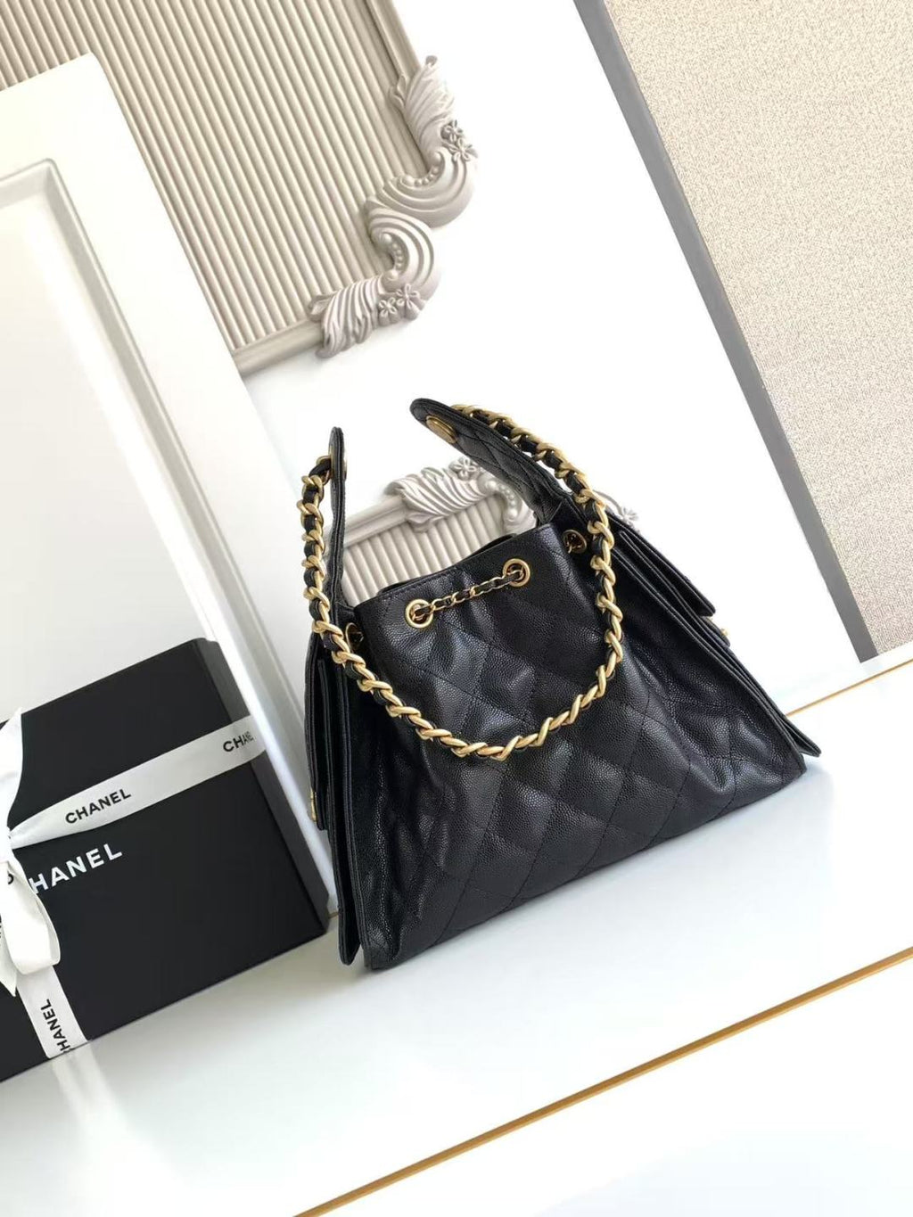 Luxury 25 Small Handbag Grained Calfskin & Gold-Tone Metal Bag
